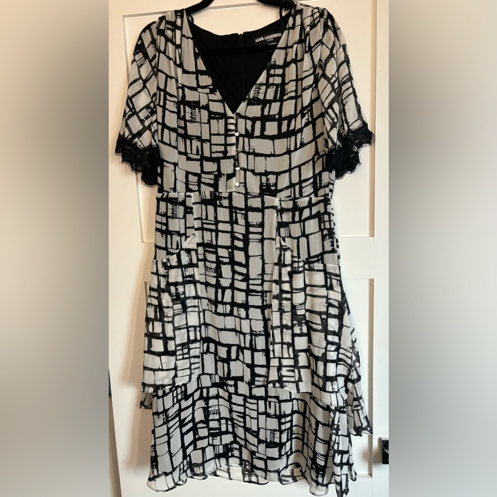 Beautiful dress by Karl lagerfield new condition